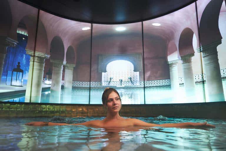 Wellness voucher Thermen Holiday | Dagkaart + overnachting met ontbijt